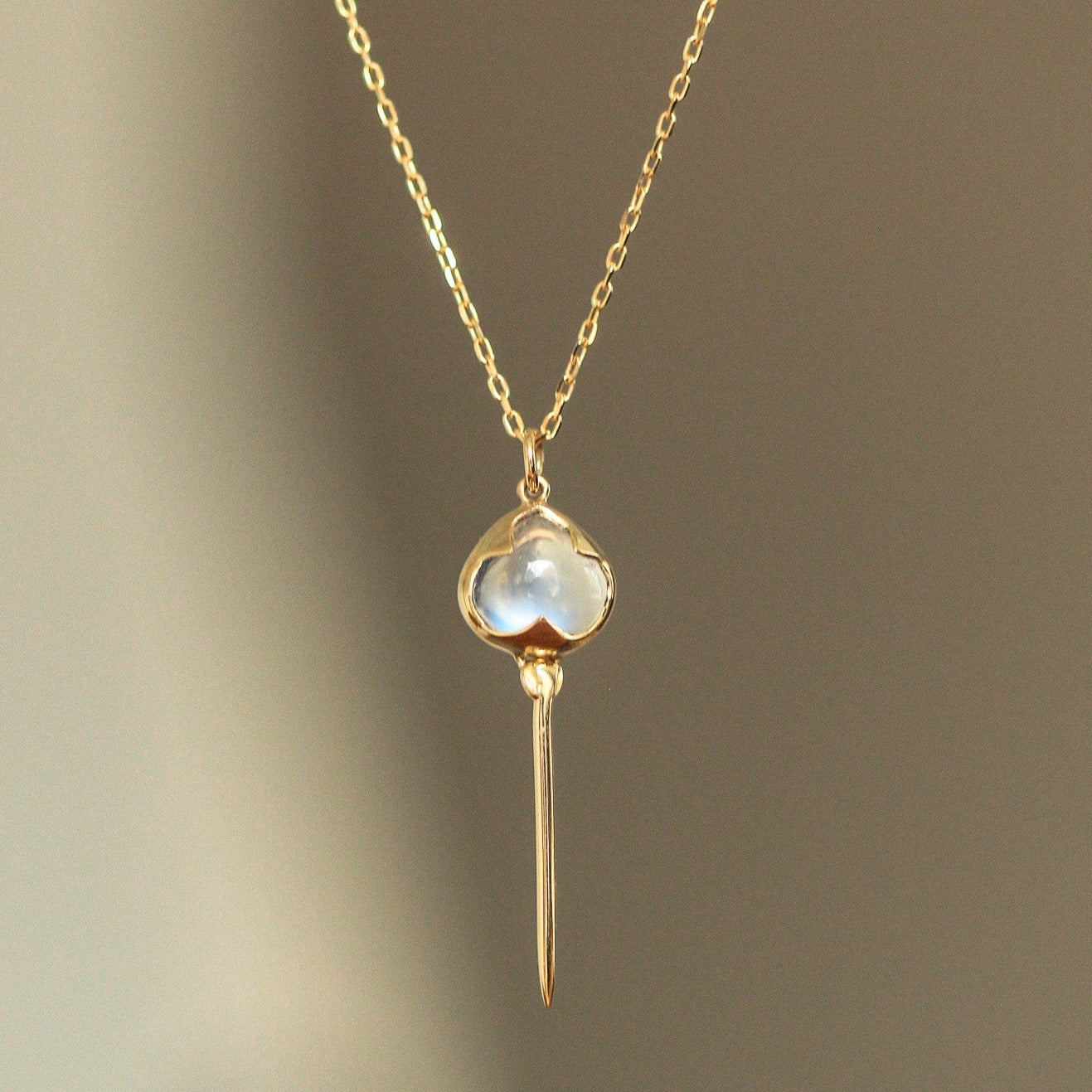 Stingray Necklace in Rainbow Moonstone and 18k Gold