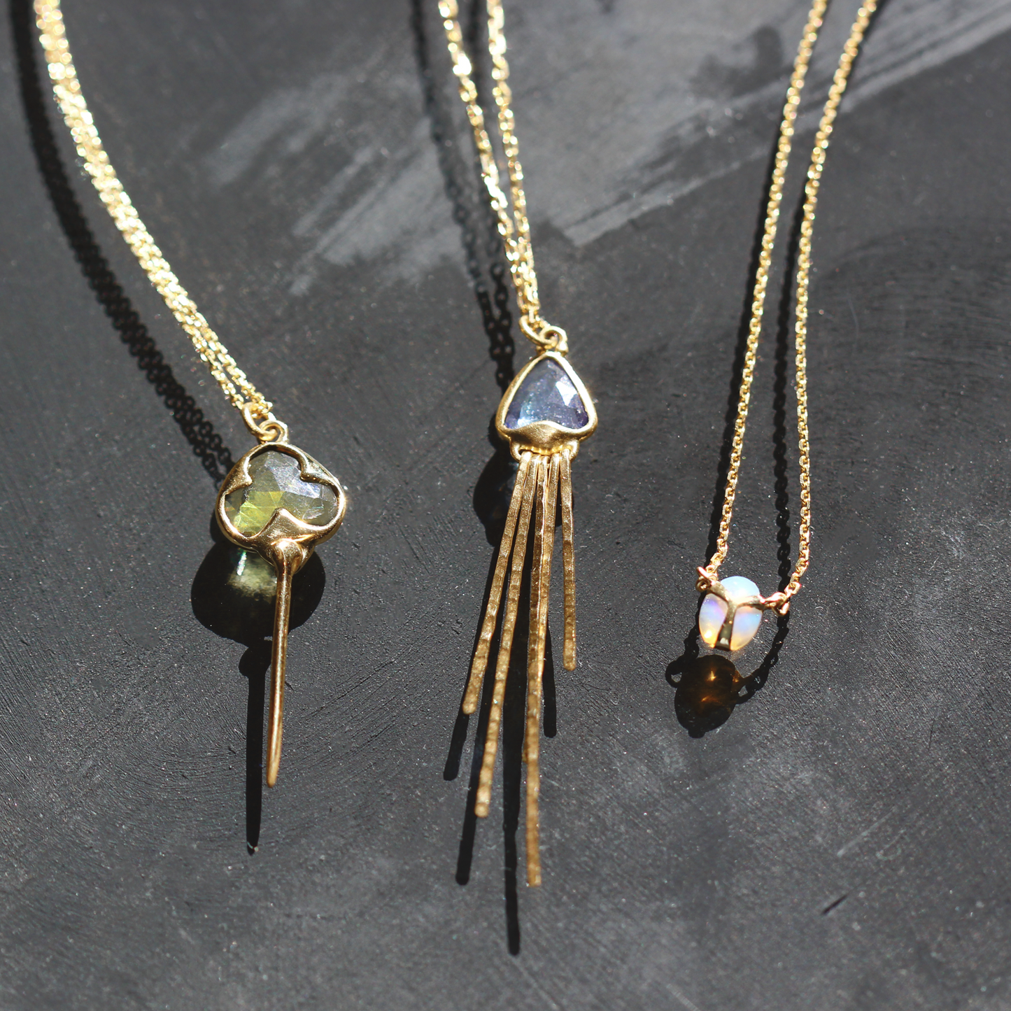 Jellyfish Necklace in Tanzanite and 18k Gold